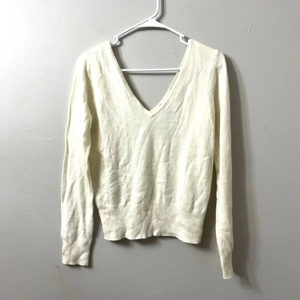 Vtg Y2K Old Navy Sweater  Perfect Fit Womens Ivory Pullover M V Neck Long Sleeve